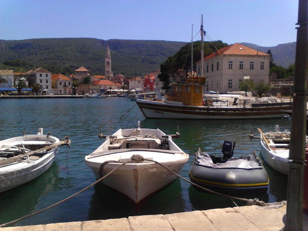 Apartments And Rooms Dobrila Jelsa (Hvar) Exterior foto