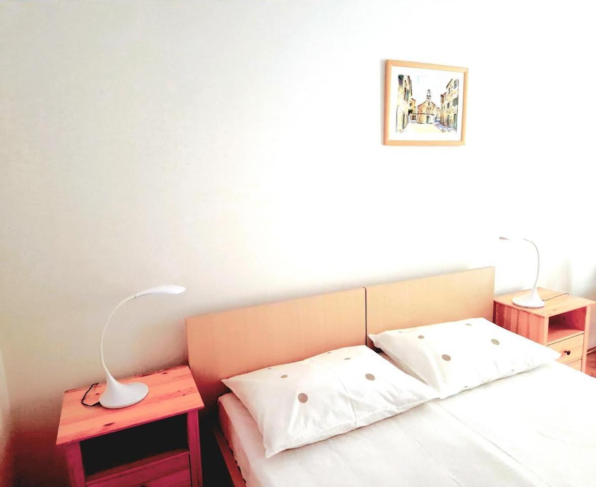 Apartments And Rooms Dobrila Jelsa (Hvar) Quarto foto