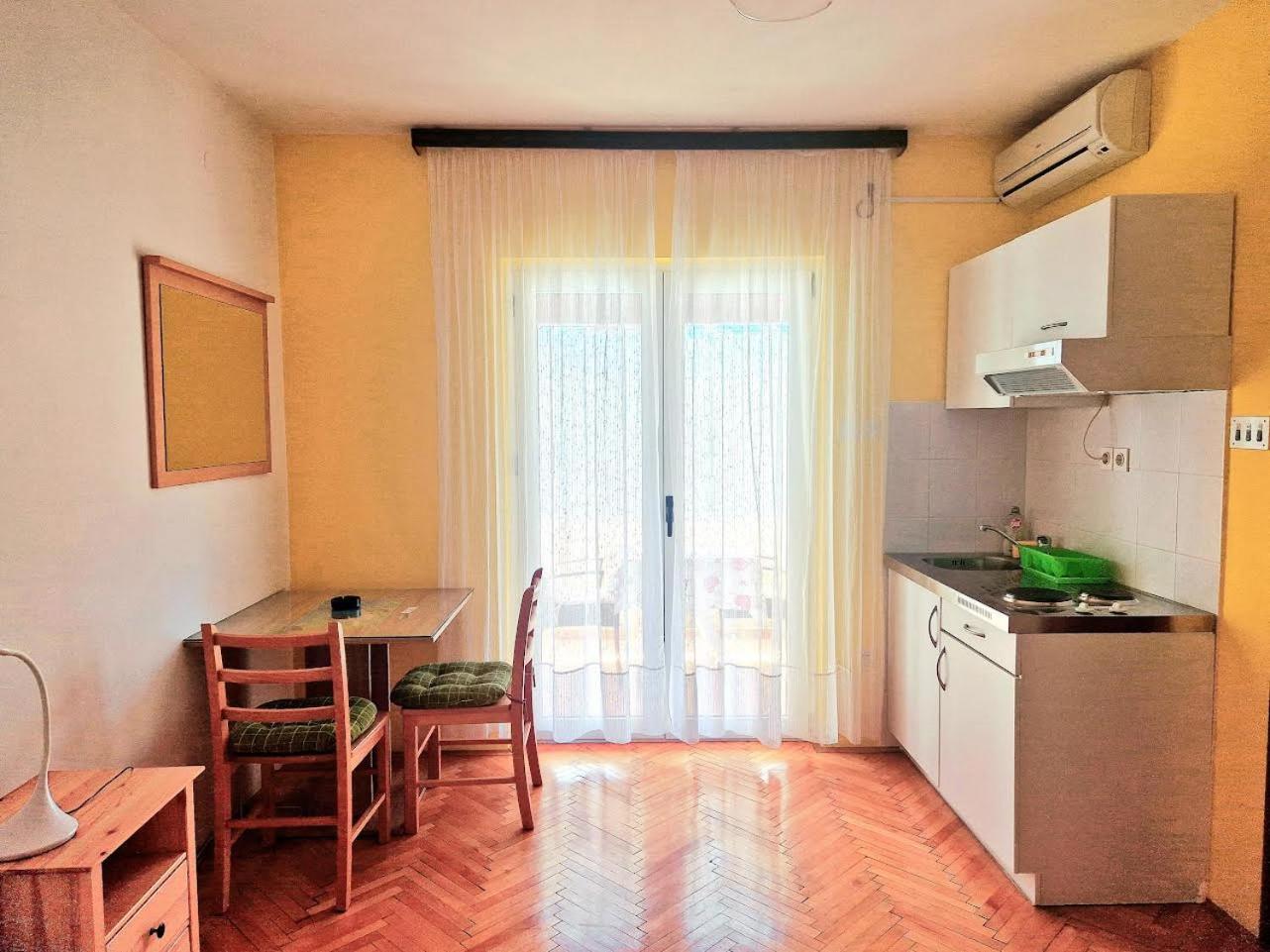 Apartments And Rooms Dobrila Jelsa (Hvar) Quarto foto