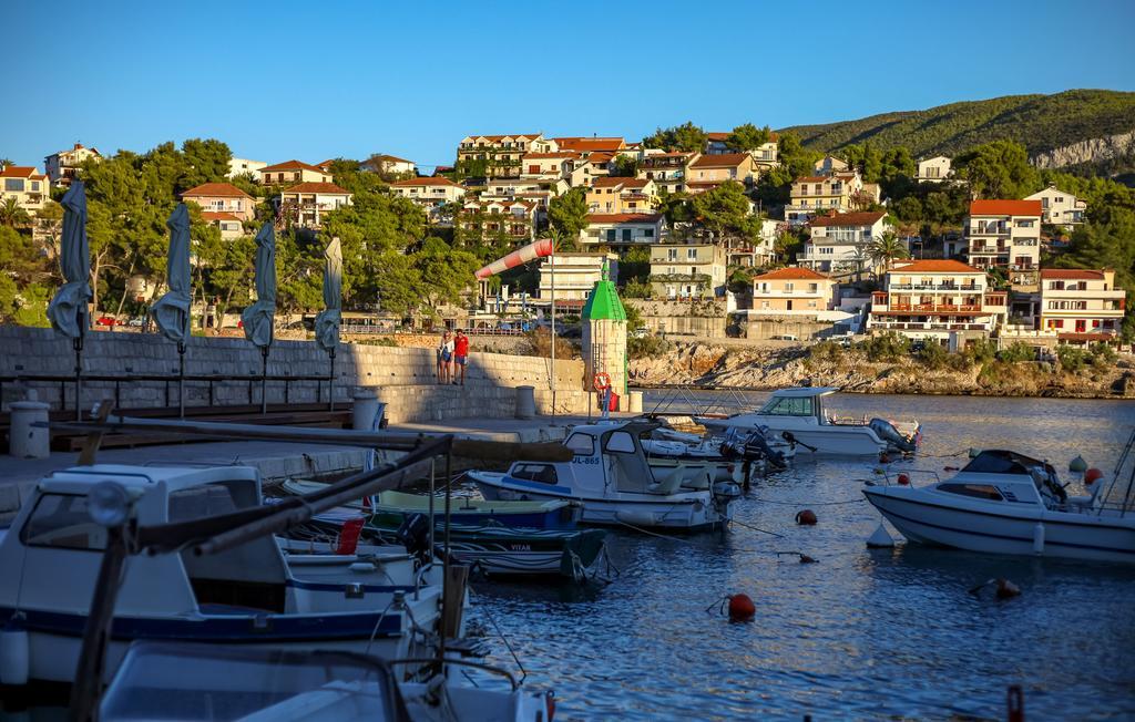 Apartments And Rooms Dobrila Jelsa (Hvar) Exterior foto