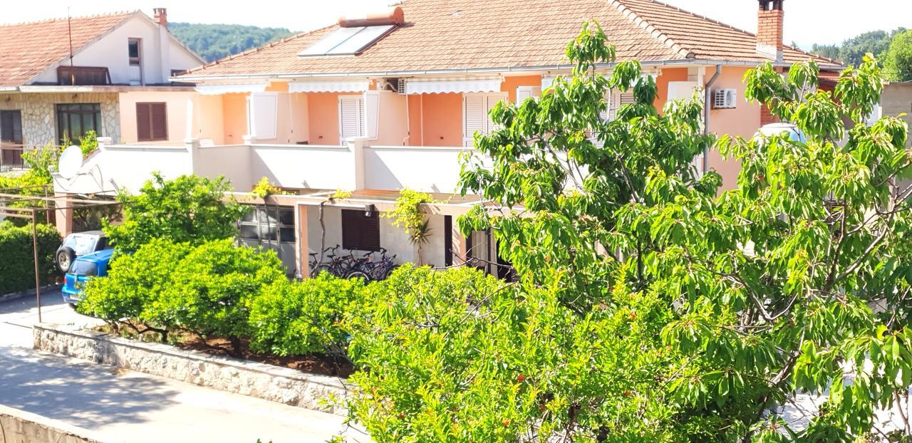Apartments And Rooms Dobrila Jelsa (Hvar) Exterior foto