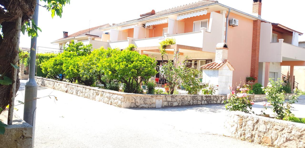 Apartments And Rooms Dobrila Jelsa (Hvar) Exterior foto